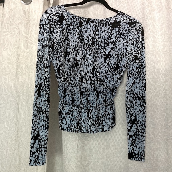 **NEW WITH TAGS** Dynamite Long Sleeve Floral Blouse - Picture 3 of 4